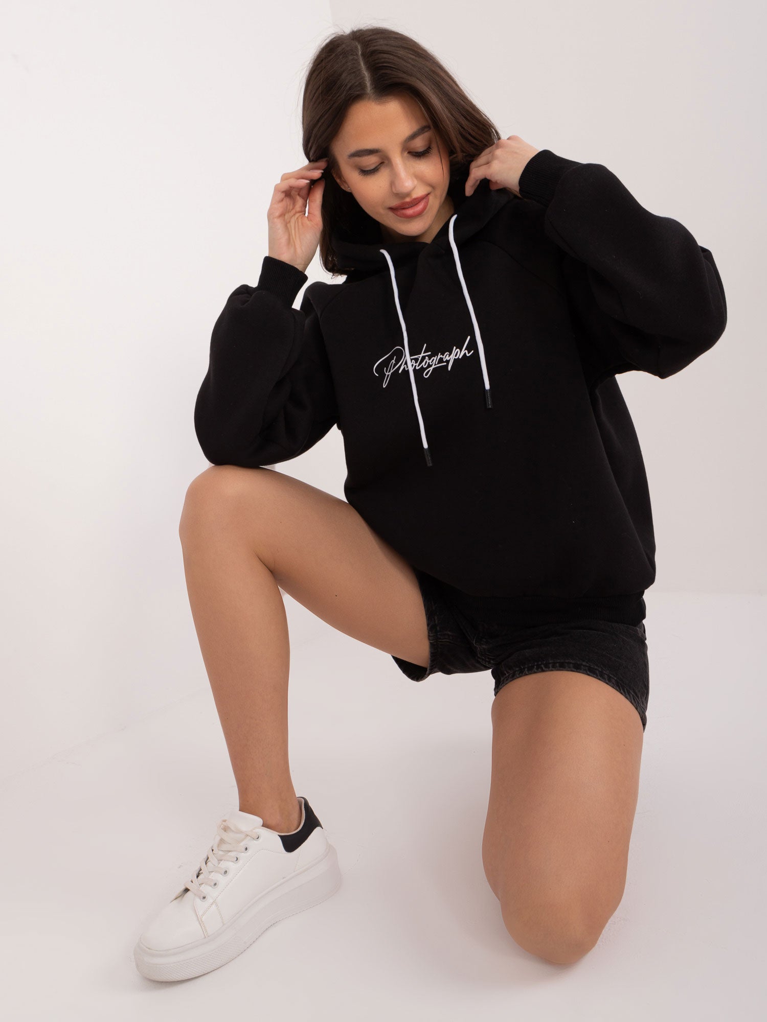 Czarna dresowa bluza oversize z kapturem