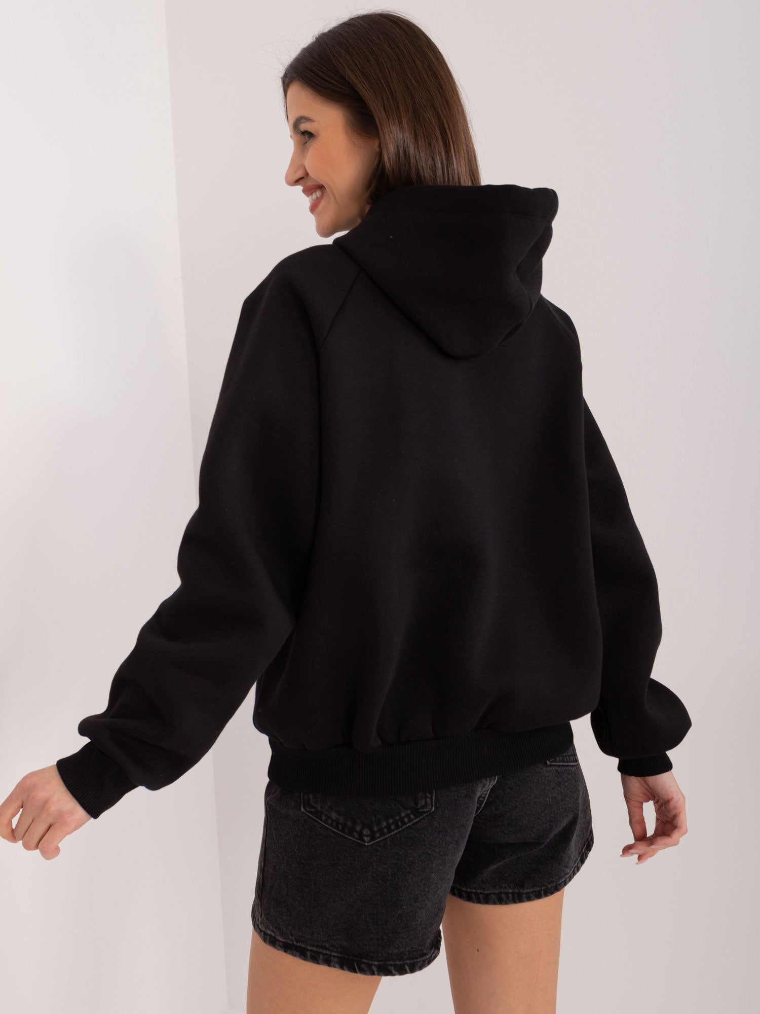 Czarna dresowa bluza oversize z kapturem