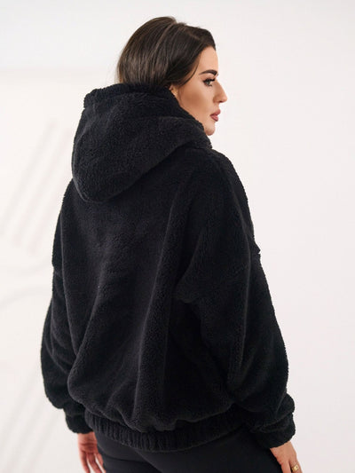 Czarna futrzana bluza kangurka