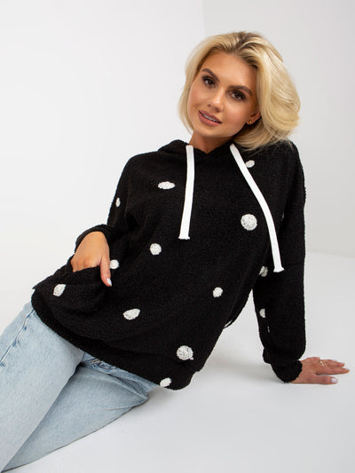 Czarna futrzana bluza w grochy z kapturem