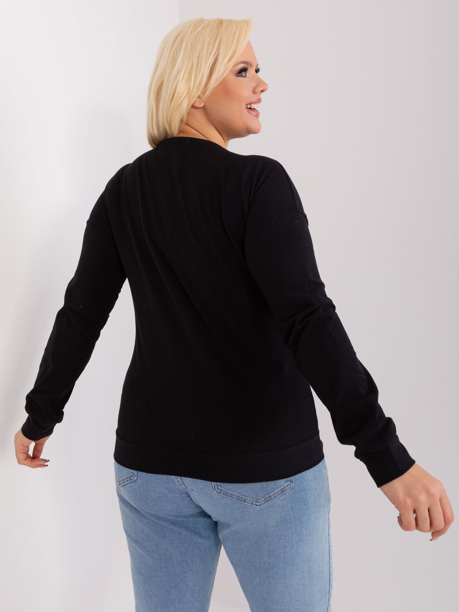 Czarna damska bluzka plus size z dekoltem V