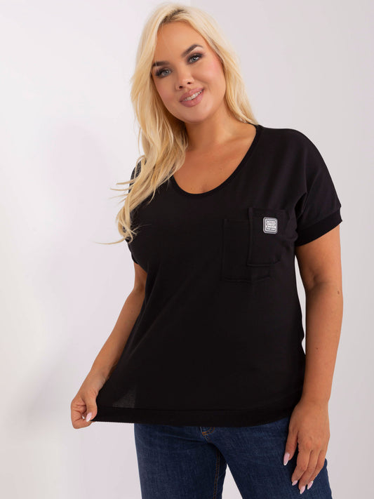 Czarna bluzka plus size z okrągłym dekoltem