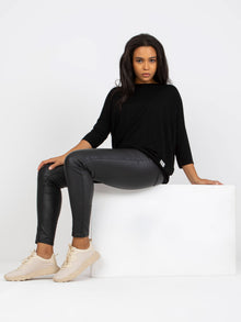 Czarna gładka bluzka plus size z bawełny