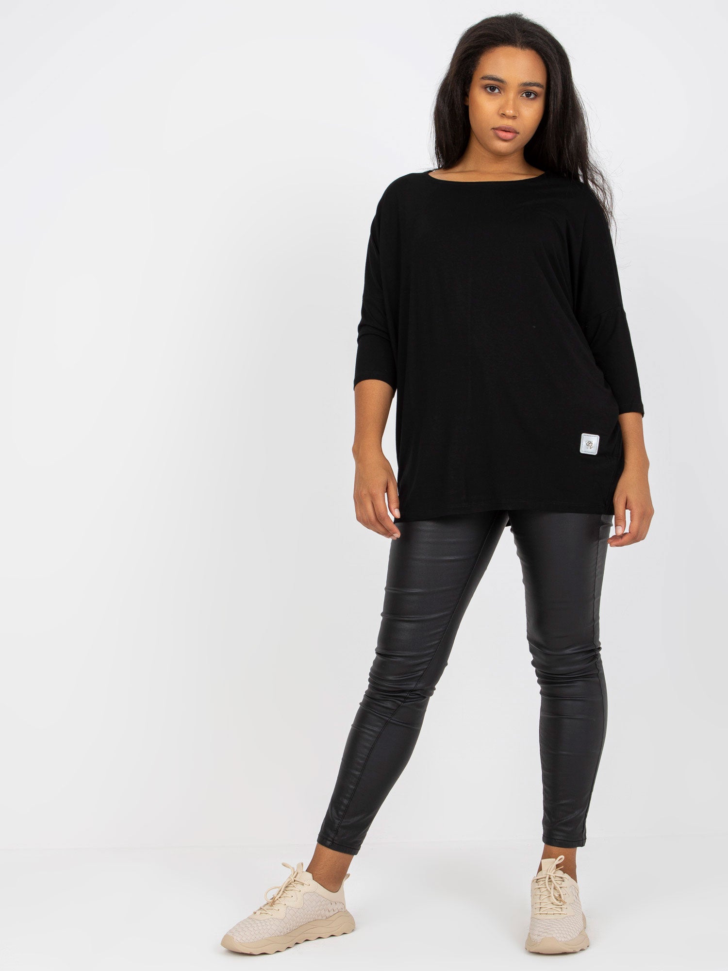 Czarna gładka bluzka plus size z bawełny