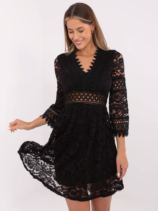 Czarna koronkowa sukienka w stylu boho