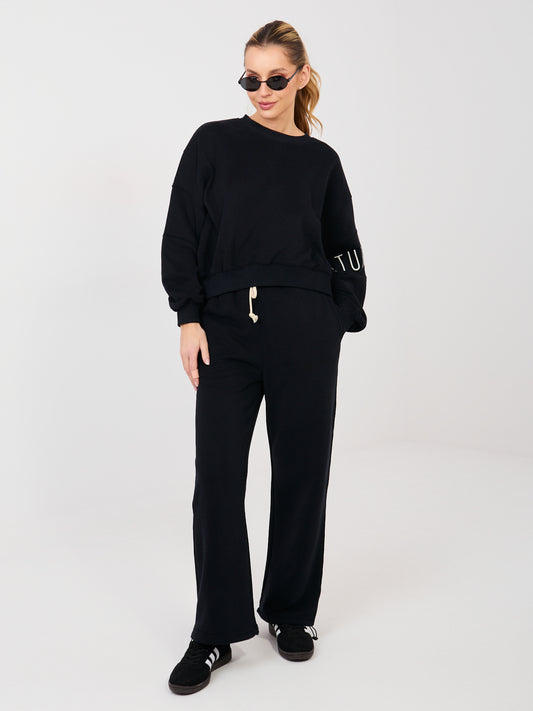 NATURAL SIDE Czarna krótka bluza z okrągłym dekoltem