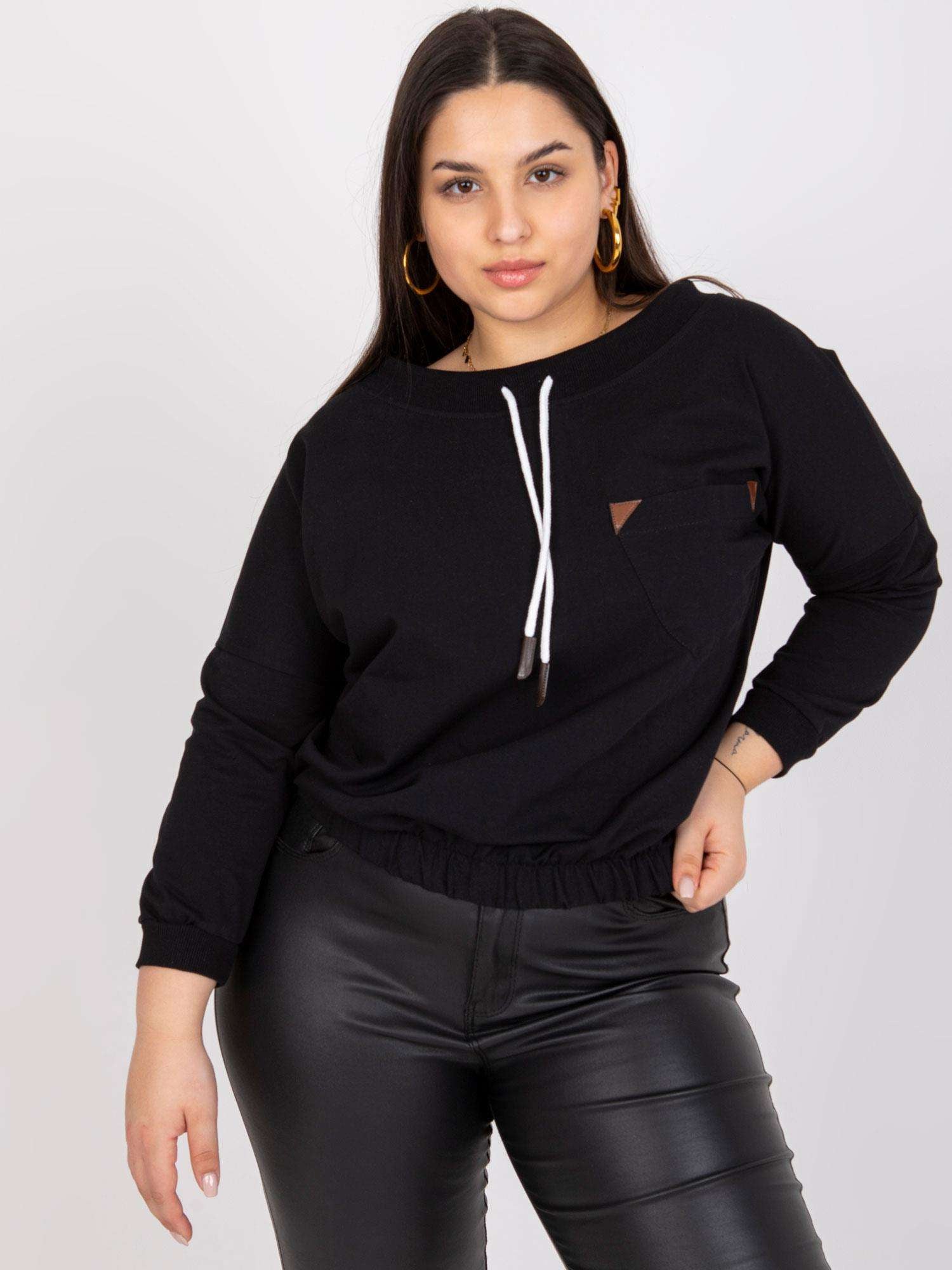 Czarna krótka damska dresowa bluza plus size