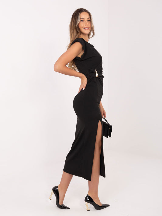 RUE PARIS Czarna elegancka sukienka z ozdobnym detalem