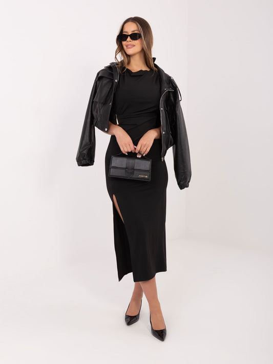 RUE PARIS Czarna elegancka sukienka z ozdobnym detalem