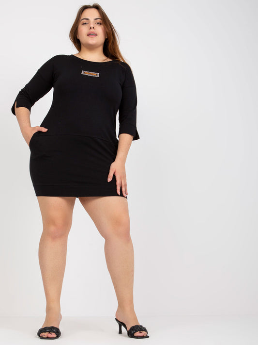 Czarna krótka sukienka plus size z bawełny