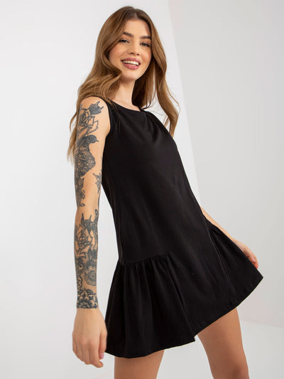 Czarna mini rozkloszowana sukienka basic z falbaną