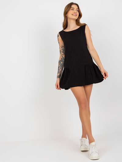 Czarna mini rozkloszowana sukienka basic z falbaną
