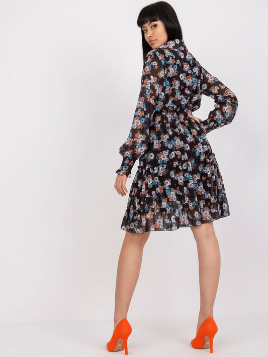 Czarna sukienka mini w kwiaty