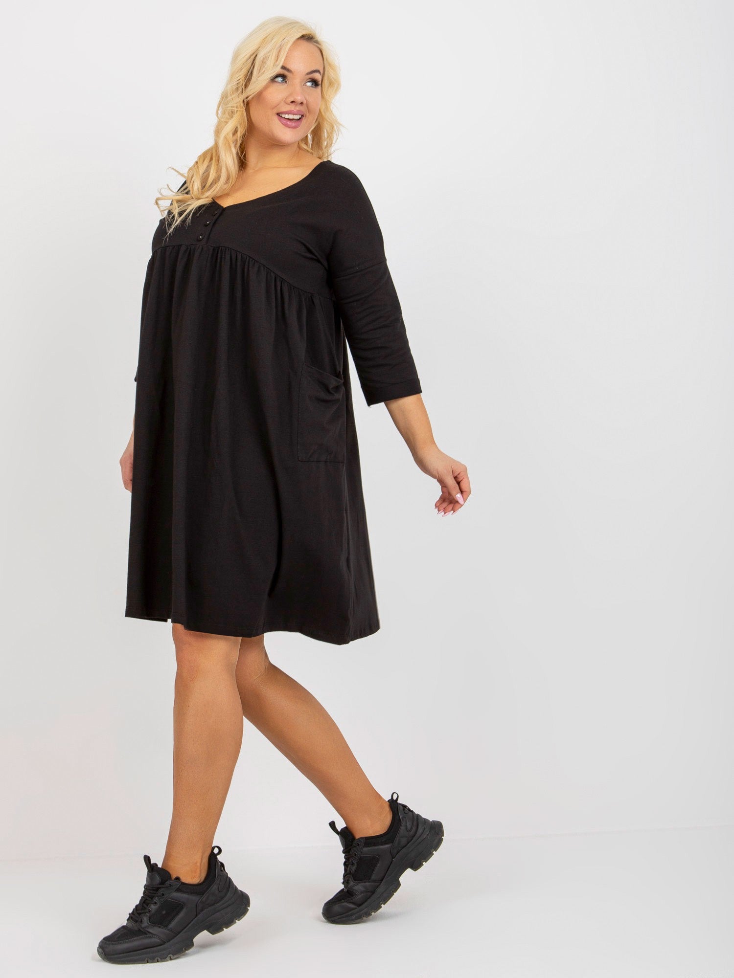 Czarna dresowa sukienka plus size basic z kieszeniami