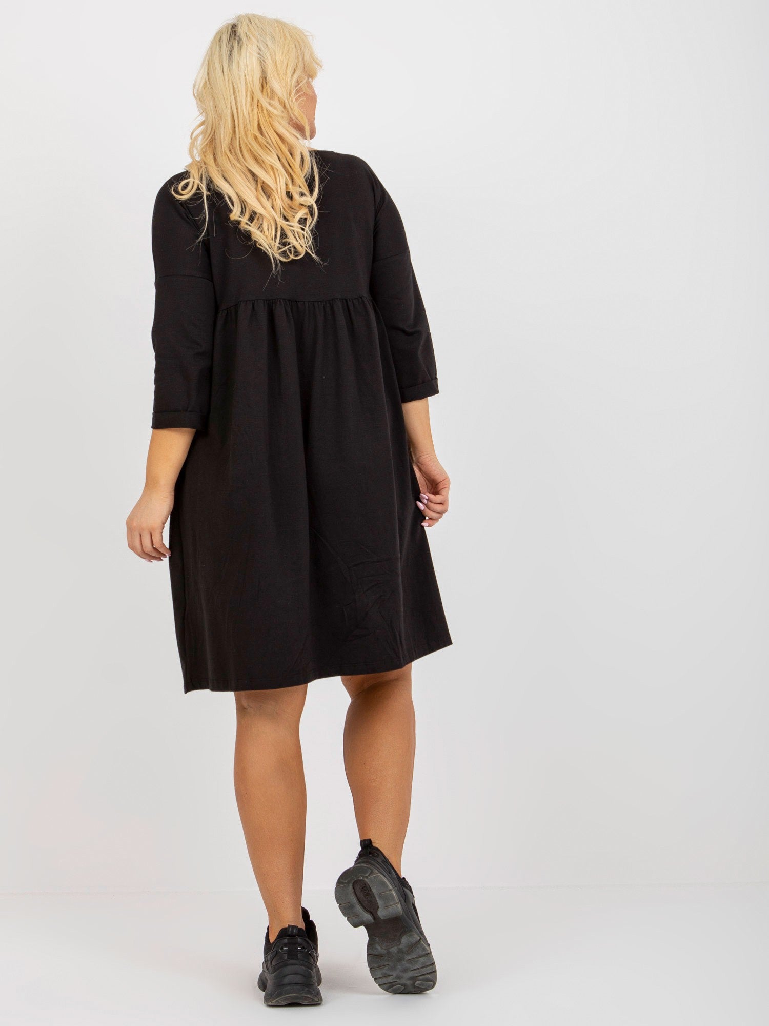 Czarna dresowa sukienka plus size basic z kieszeniami