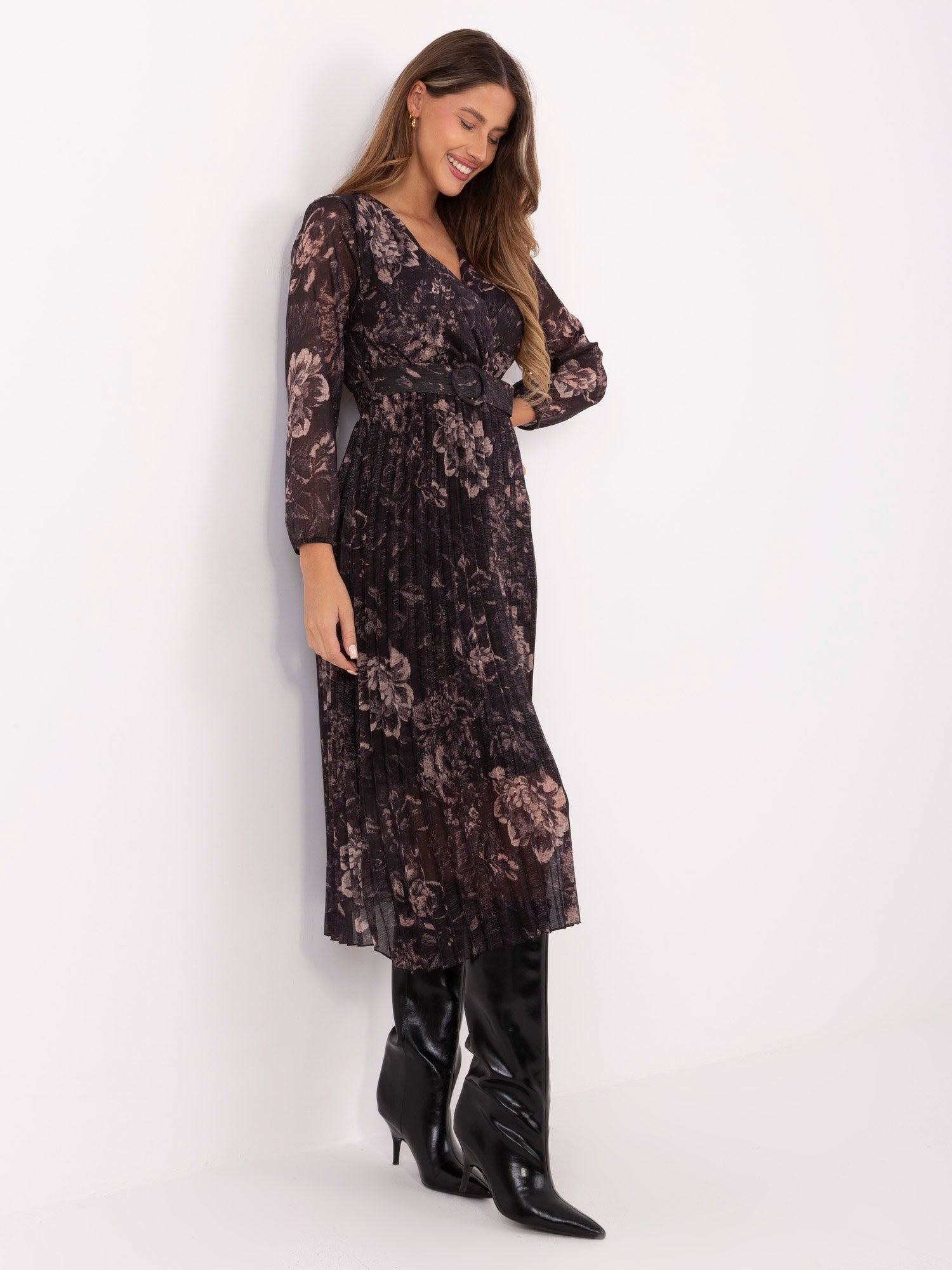 Czarna plisowana sukienka w kwiaty