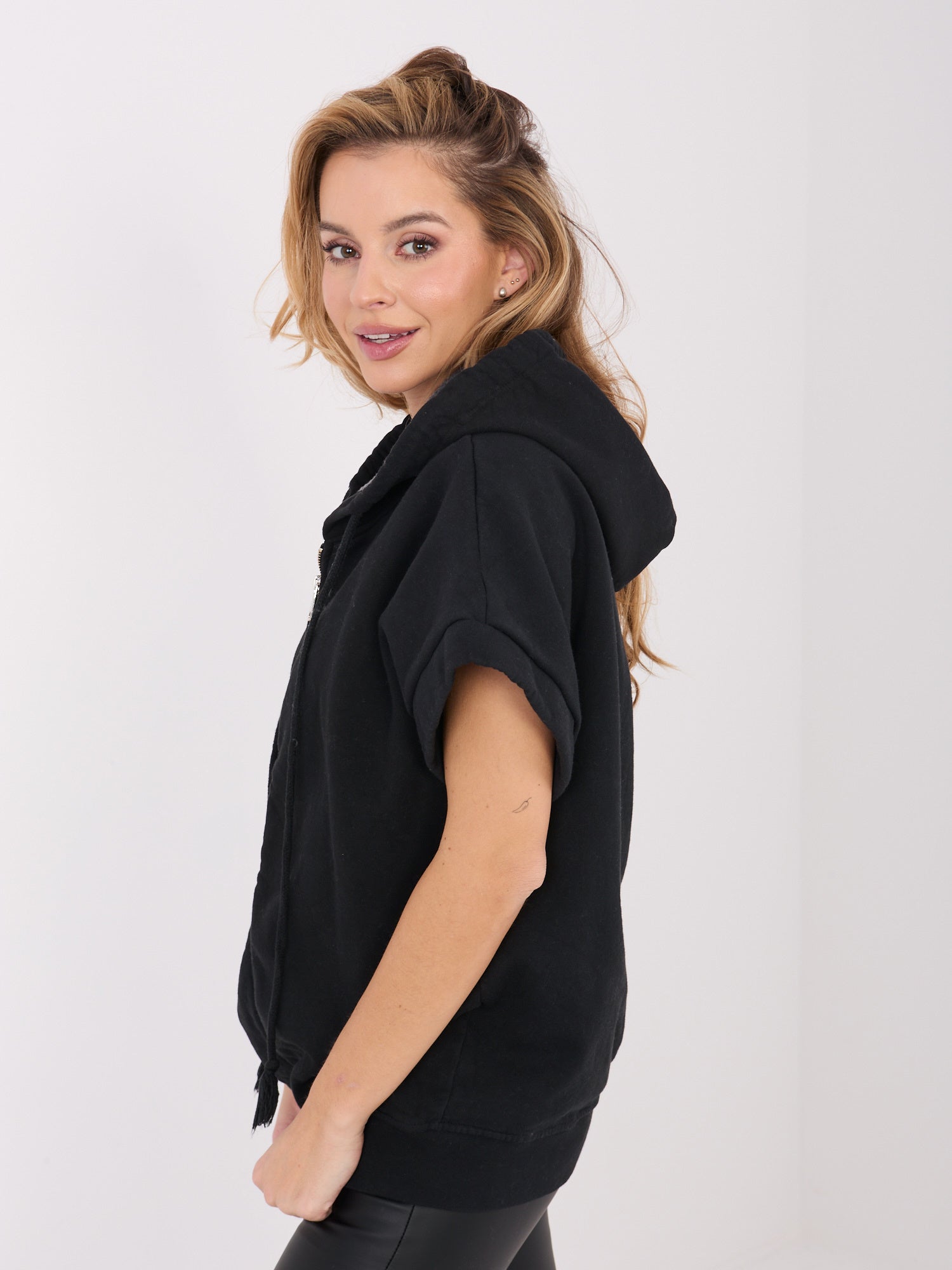 Czarna rozpinana bluza basic z bawełny