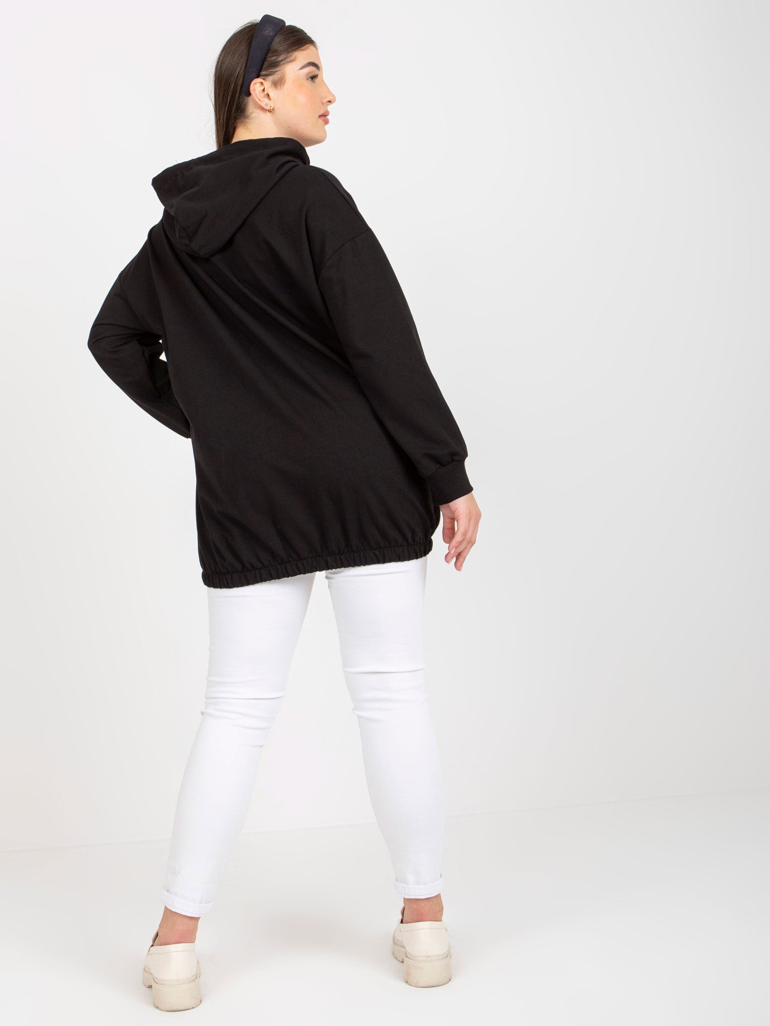 Czarna rozpinana bluza plus size z napisami