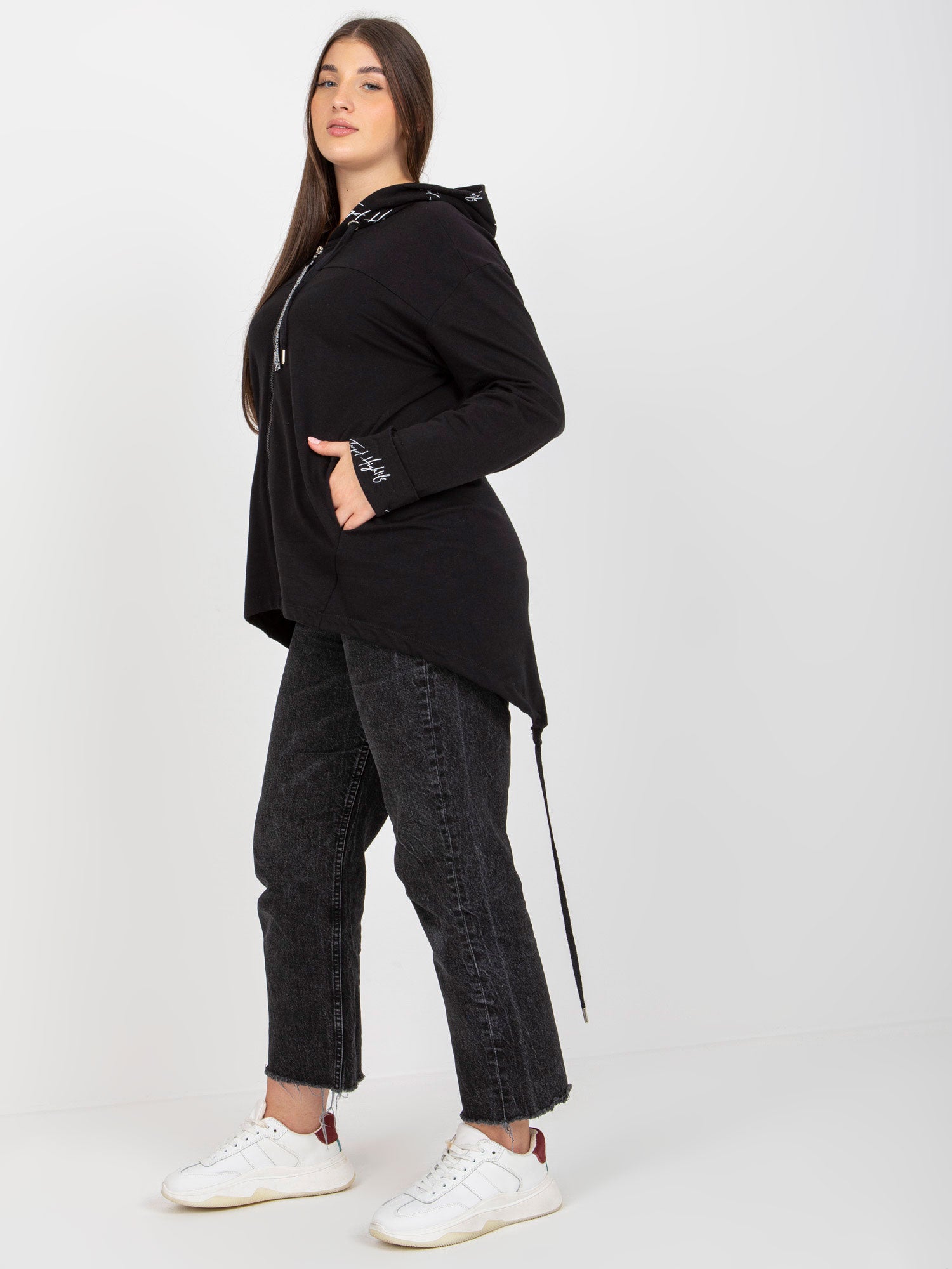 Czarna rozpinana bluza plus size z kapturem i napisami