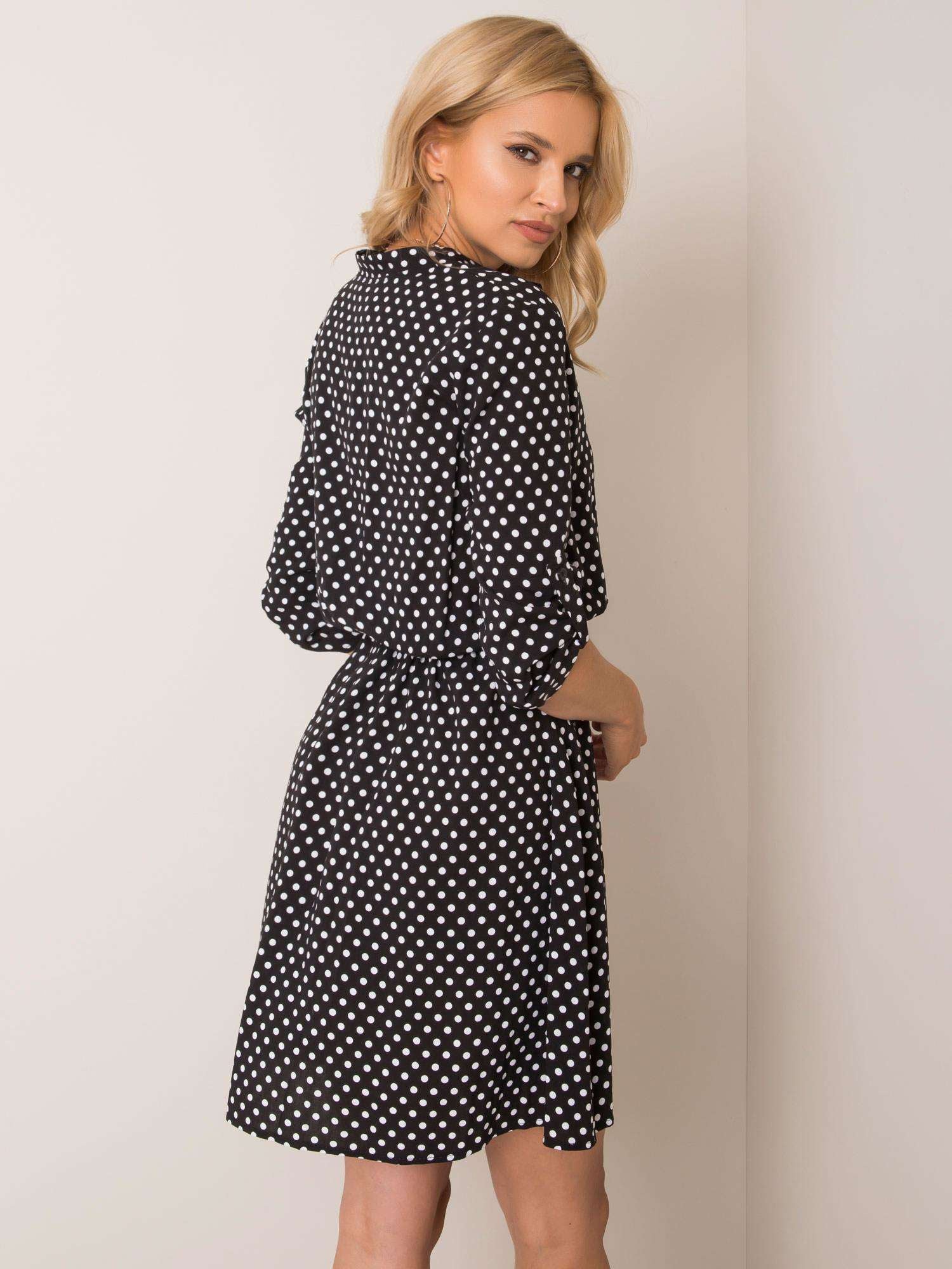 Czarna sukienka w grochy