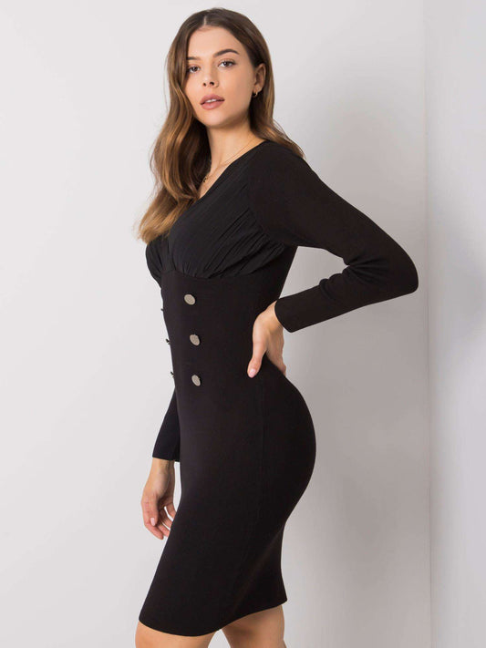Czarna dopasowana sukienka