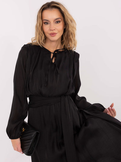 RUE PARIS Czarna elegancka sukienka z wiązanym dekoltem