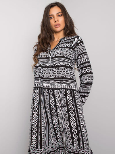 Czarna sukienka maxi w geometryczne wzory