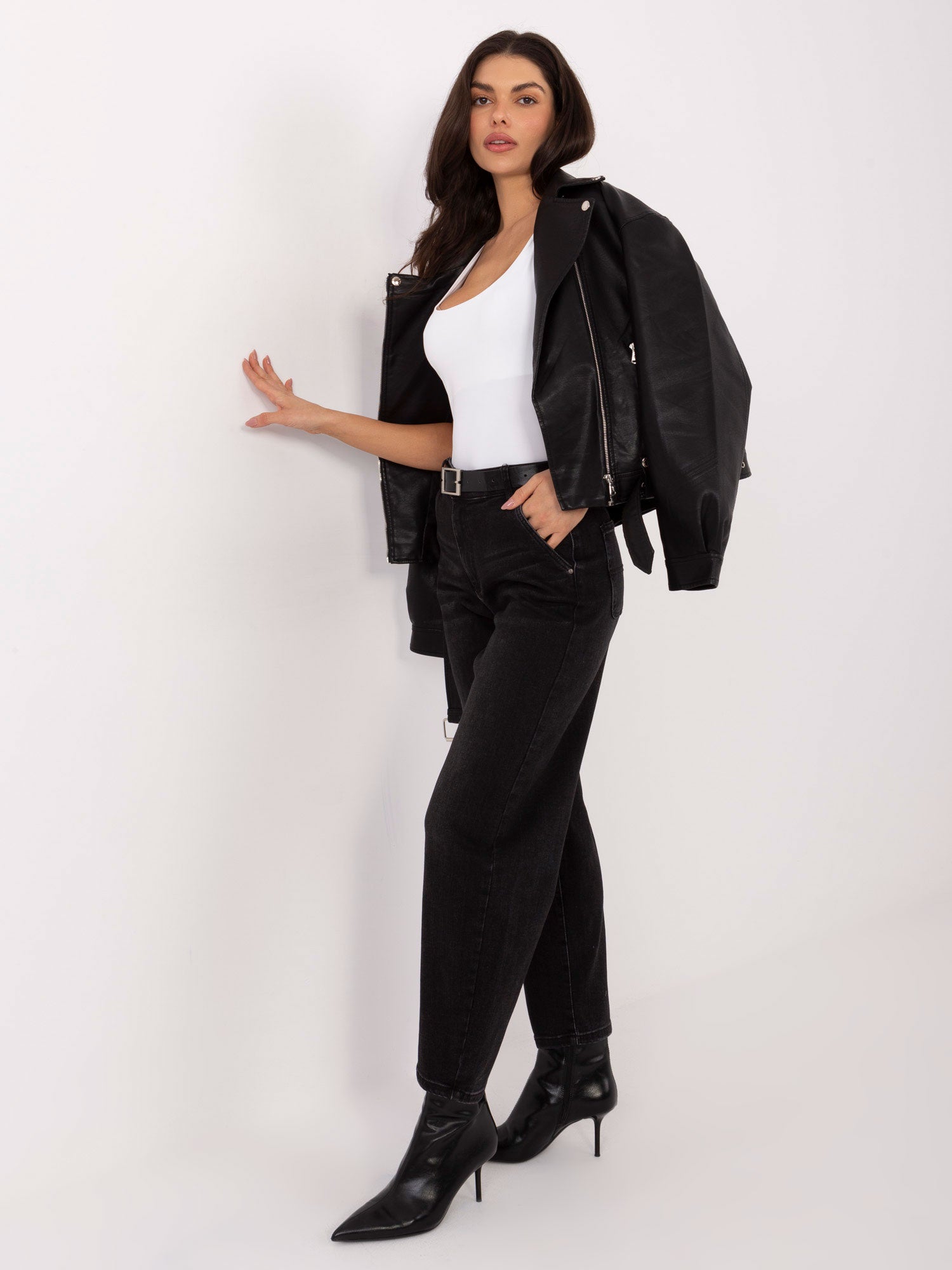 Czarne jeansowe spodnie baloon fit