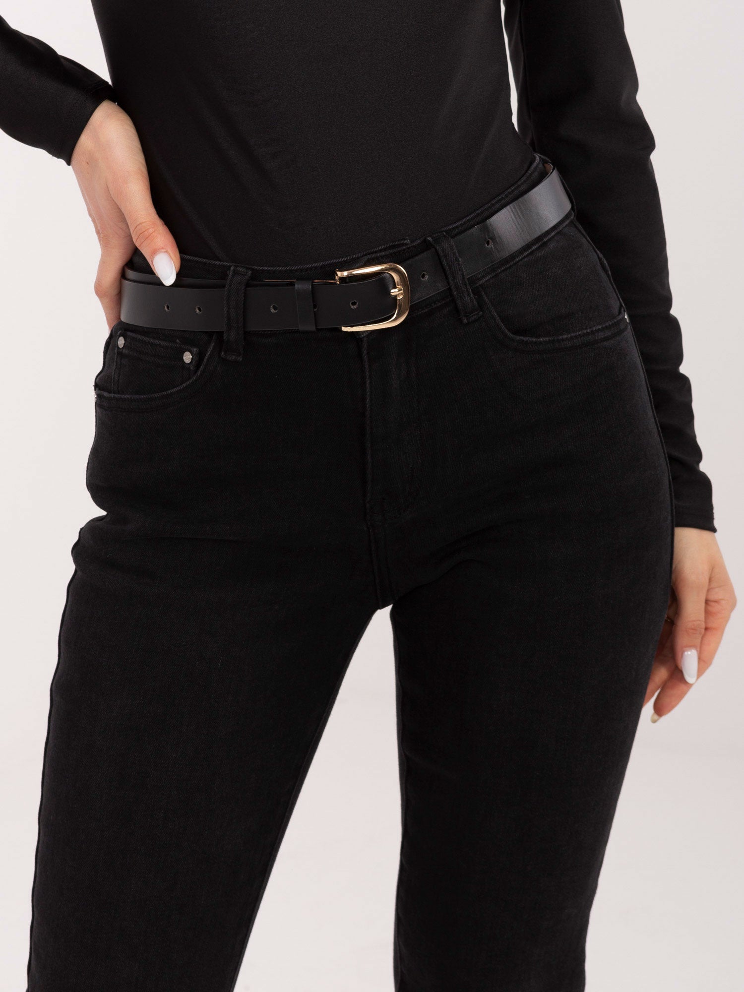 Czarne jeansy skinny ze średnim stanem