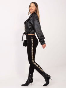 Czarne legginsy casualowe z napisami po bokach