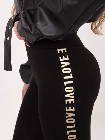 Czarne legginsy casualowe z napisami po bokach