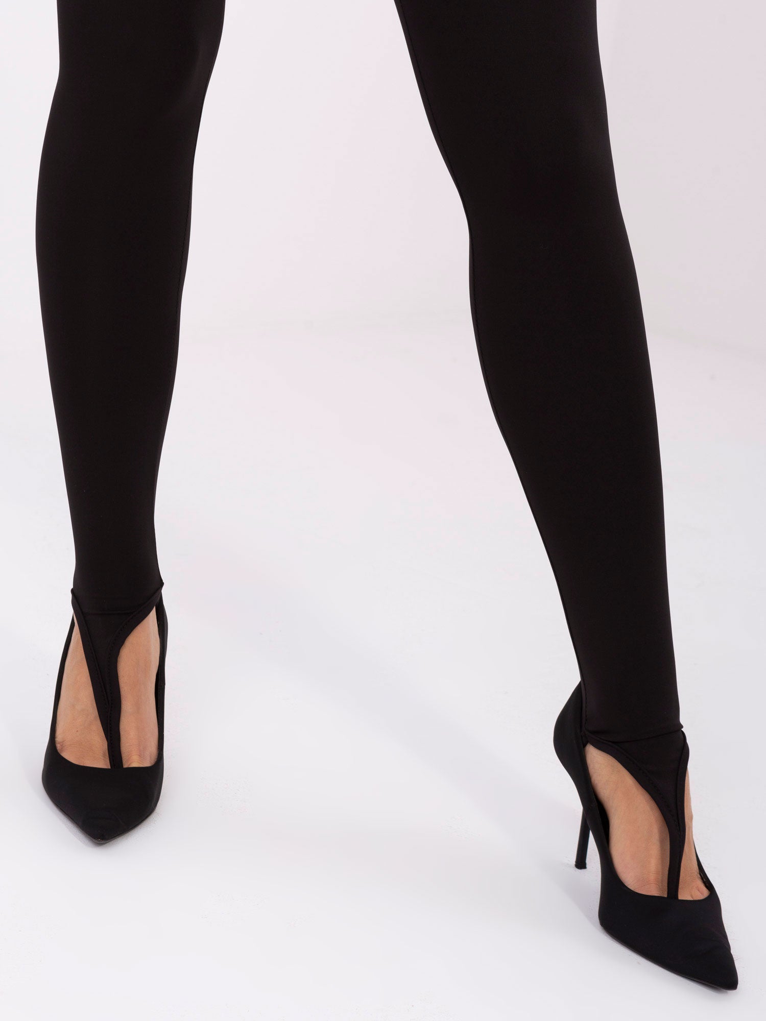 Czarne legginsy basic z zakładką na palec