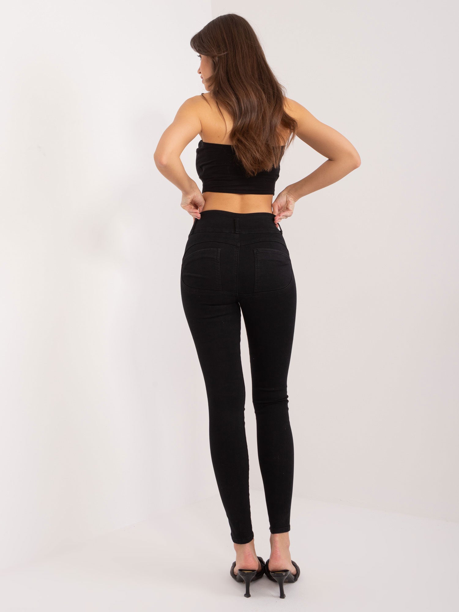 Czarne jeansowe rurki high waist