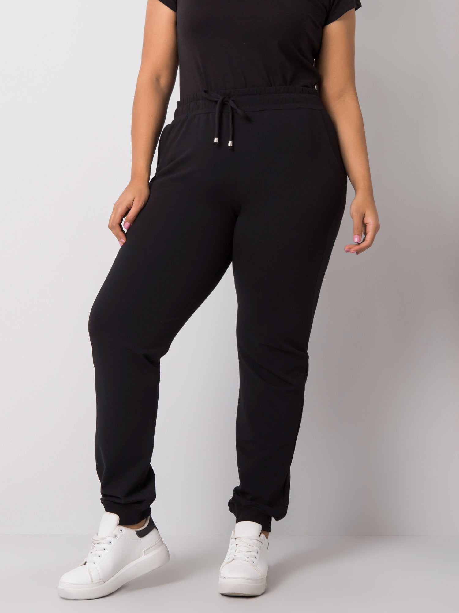 Czarne damskie spodnie dresowe plus size