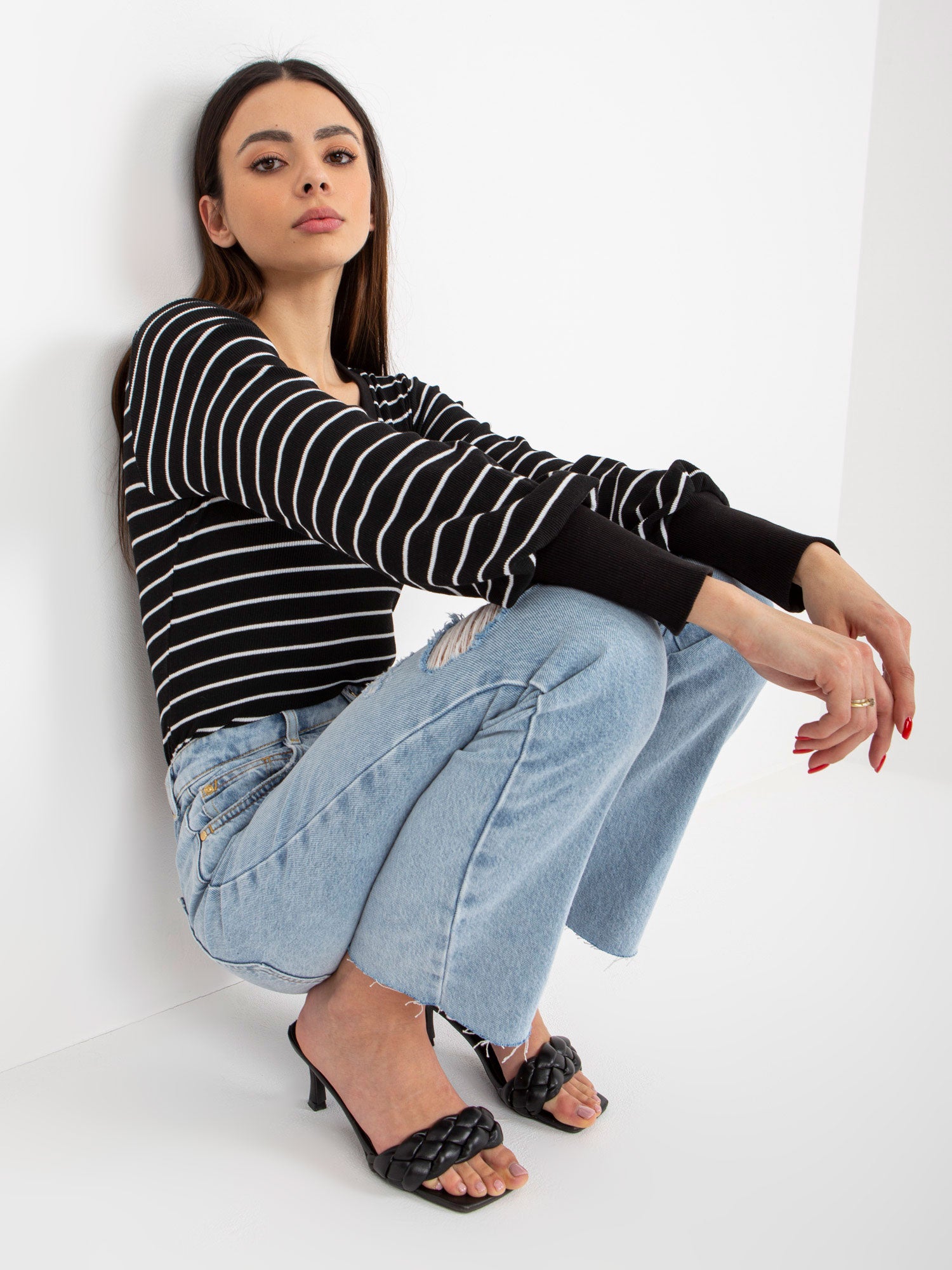 Czarno-biała dopasowana bluzka w prążek BASIC FEEL GOOD