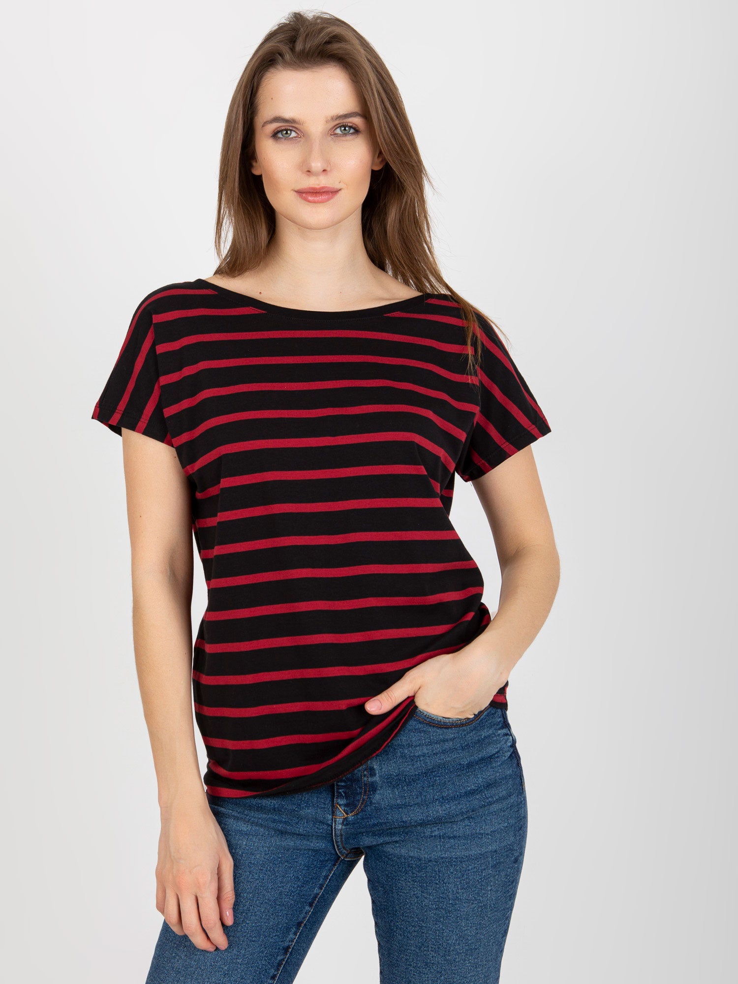 Czarno-czerwony damski t-shirt w paski BASIC FEEL GOOD