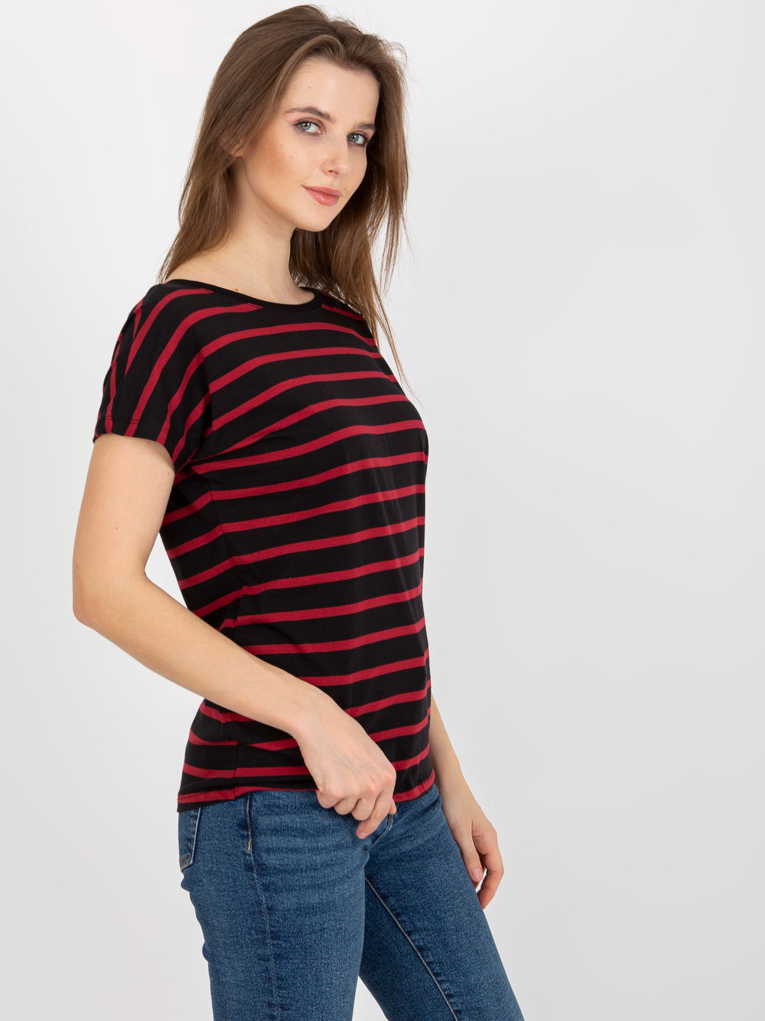 Czarno-czerwony damski t-shirt w paski BASIC FEEL GOOD