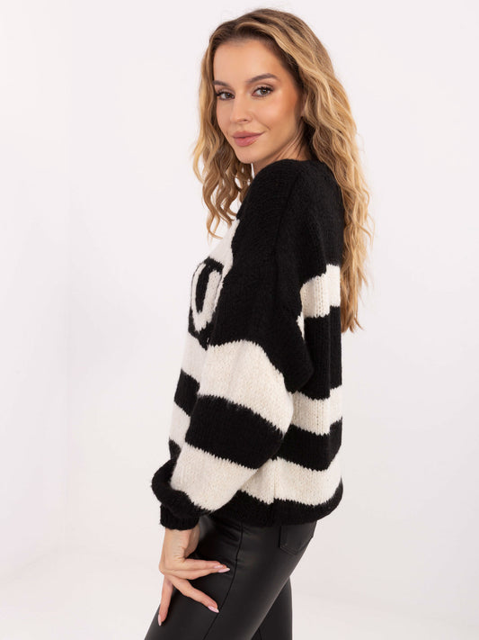 Czarno-ecru damski sweter oversize z napisem