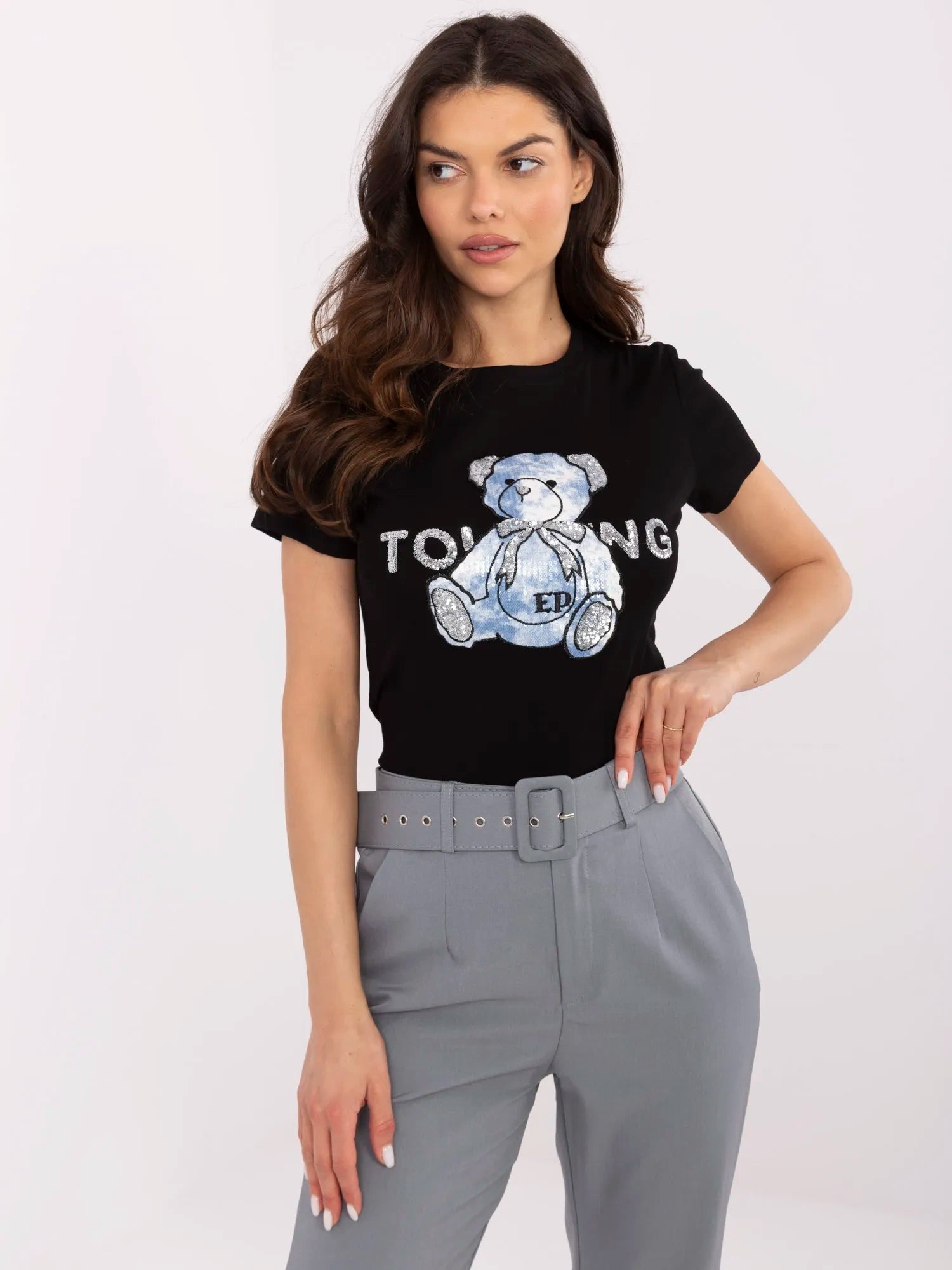 Czarno-niebieski t-shirt z aplikacją misia