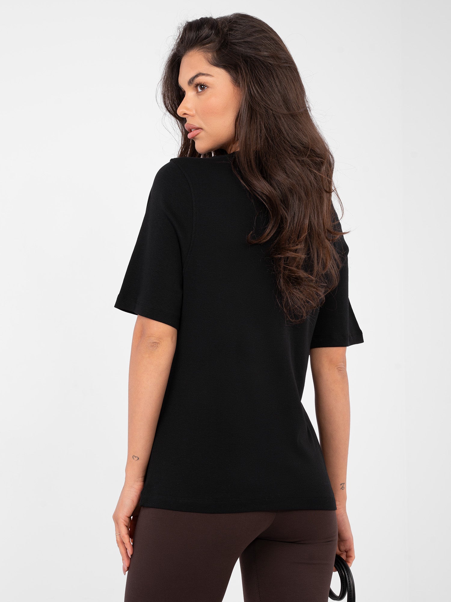 RUE PARIS Czarny t-shirt basic w jednolitym kolorze