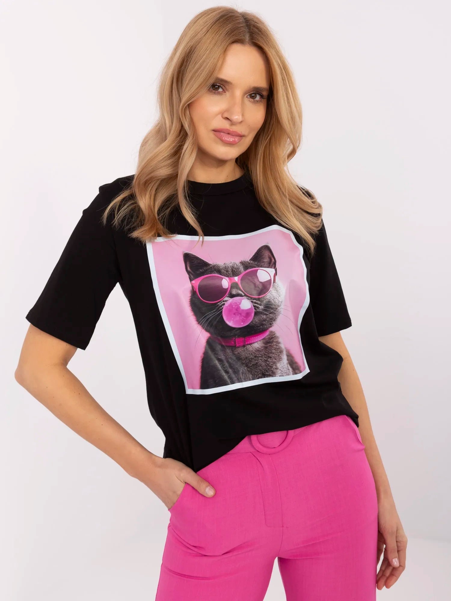 Czarny damski t-shirt z nadrukiem kota