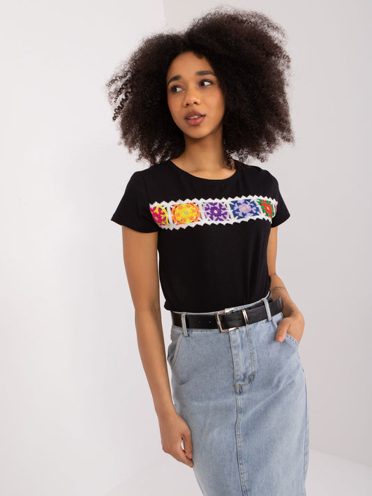 BASIC FEEL GOOD Czarny t-shirt z kolorowym haftem