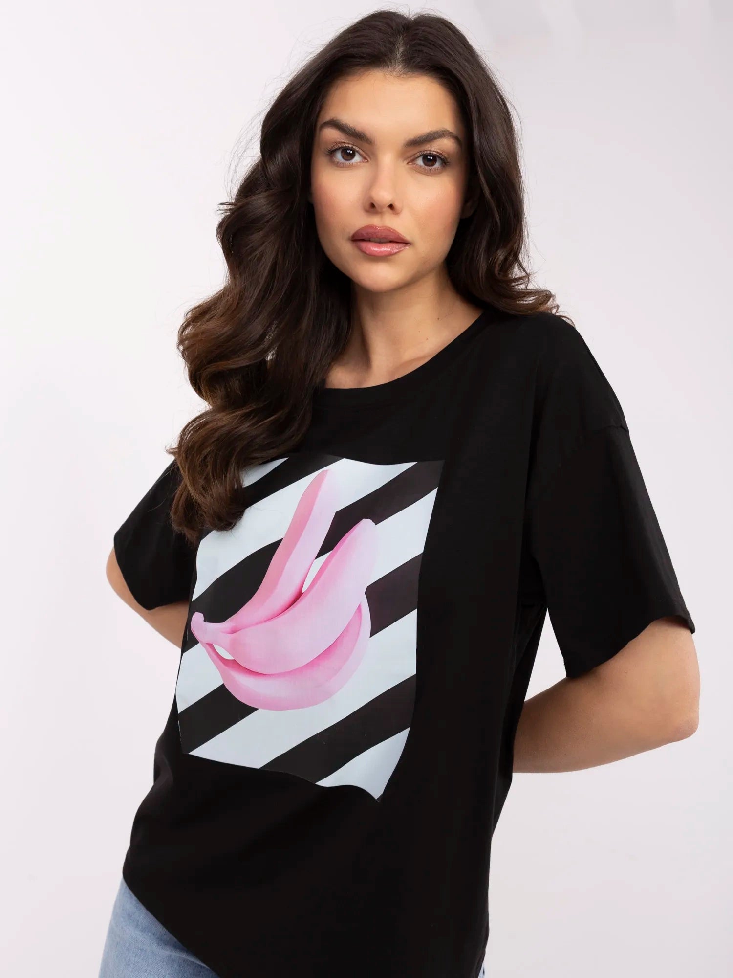 Czarny damski t-shirt oversize z bawełny