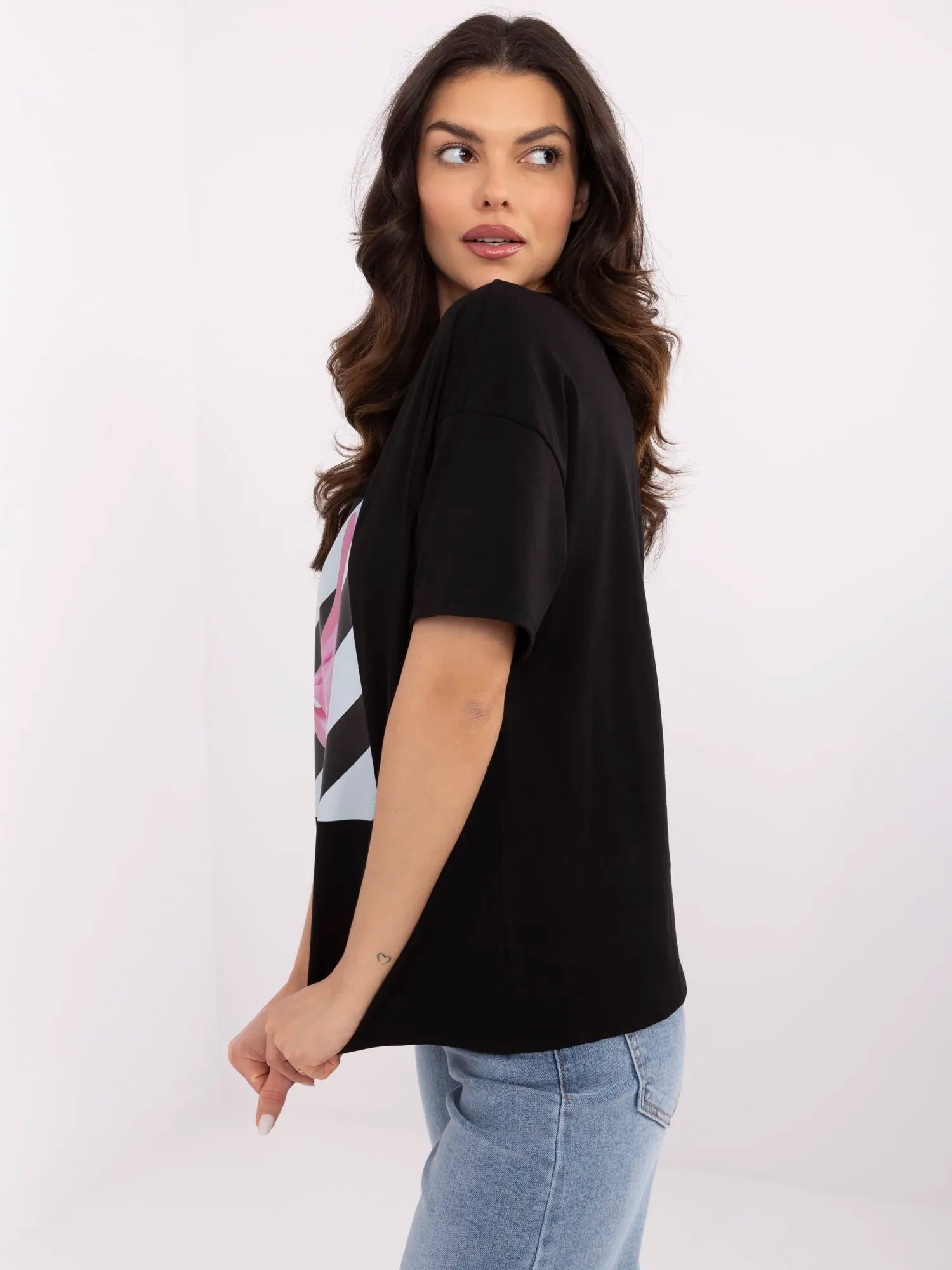 Czarny damski t-shirt oversize z bawełny