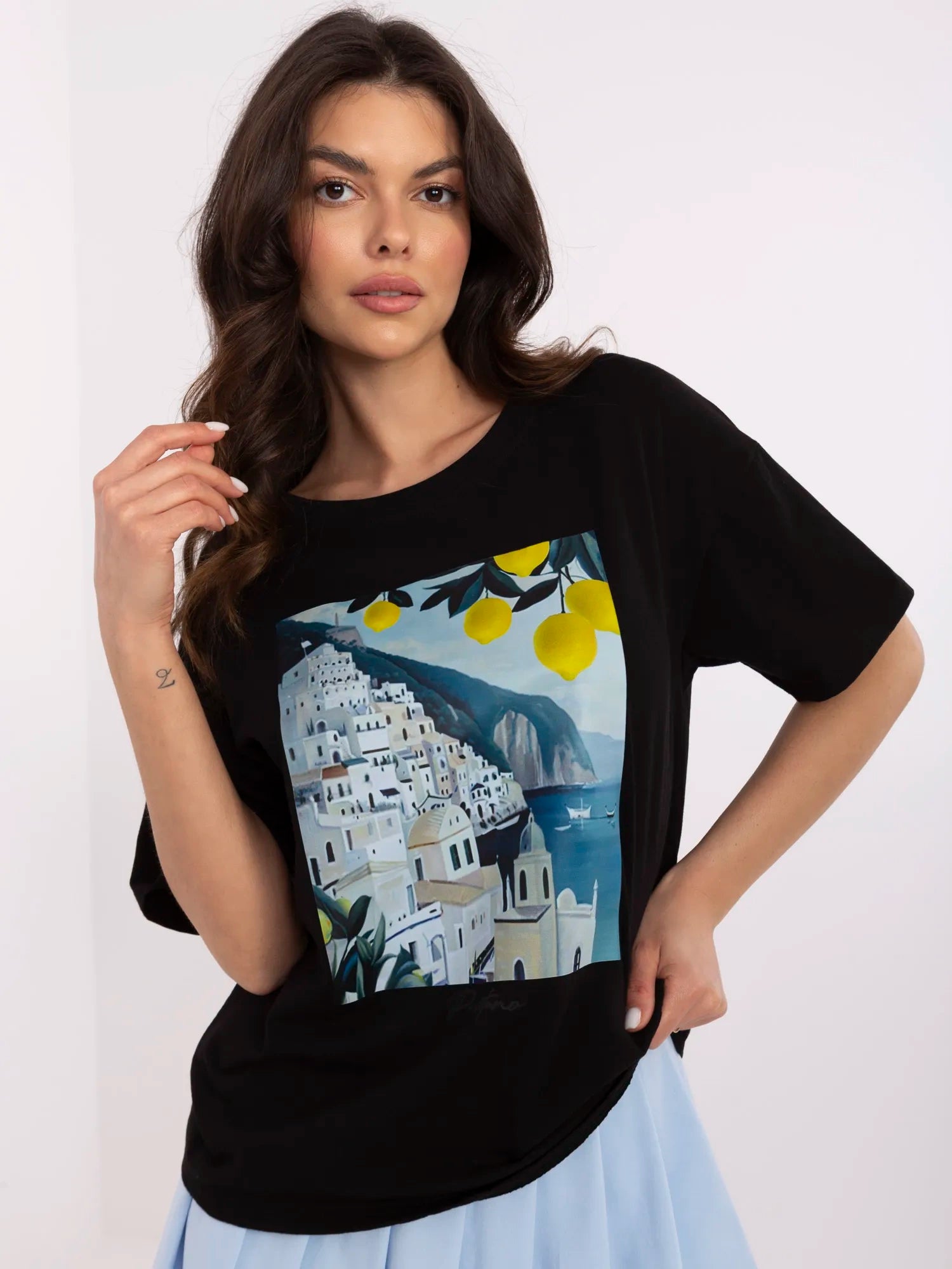 Czarny damski t-shirt z włoskim krajobrazem