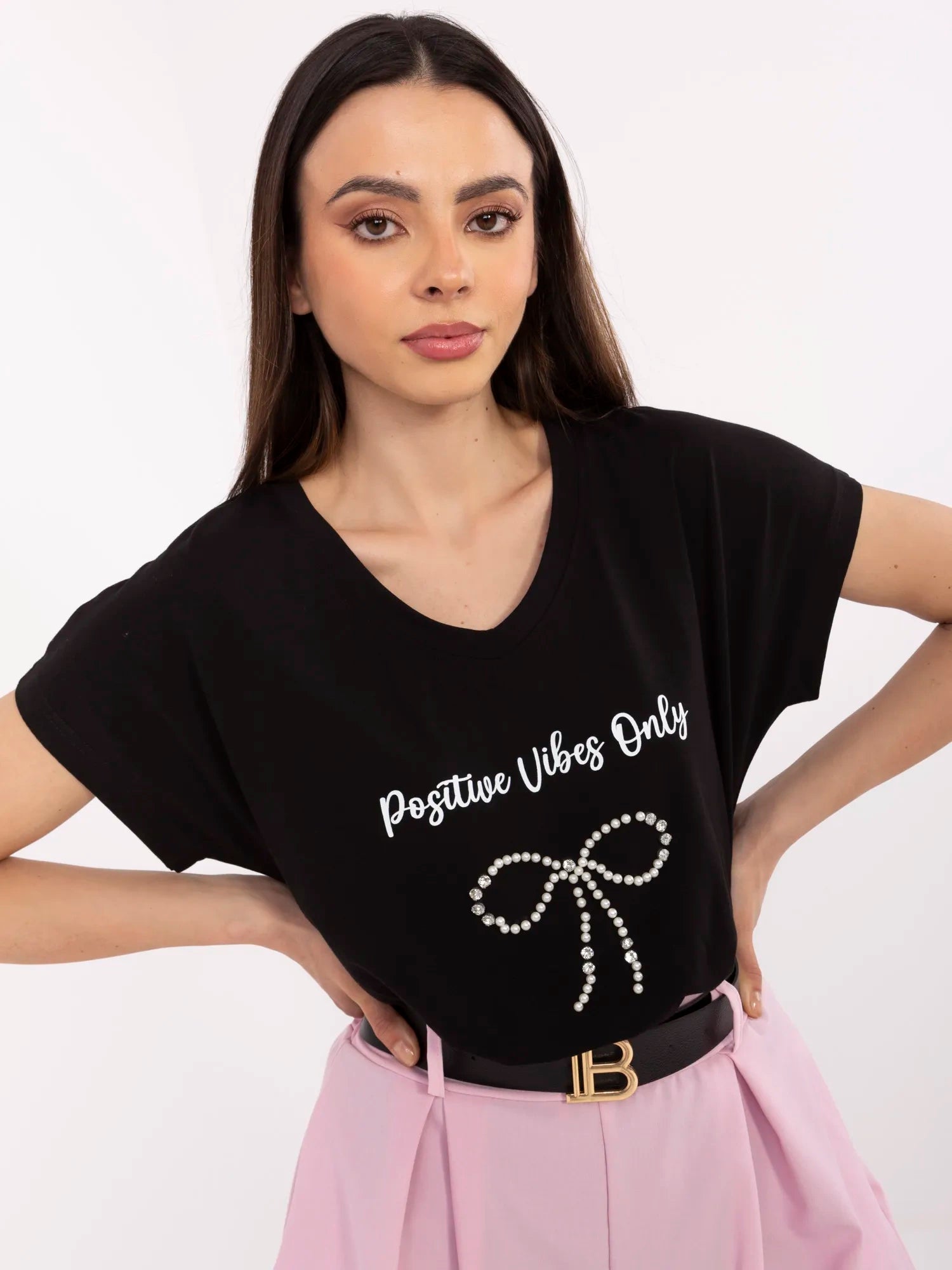 Czarny bawełniany t-shirt z dekoltem V
