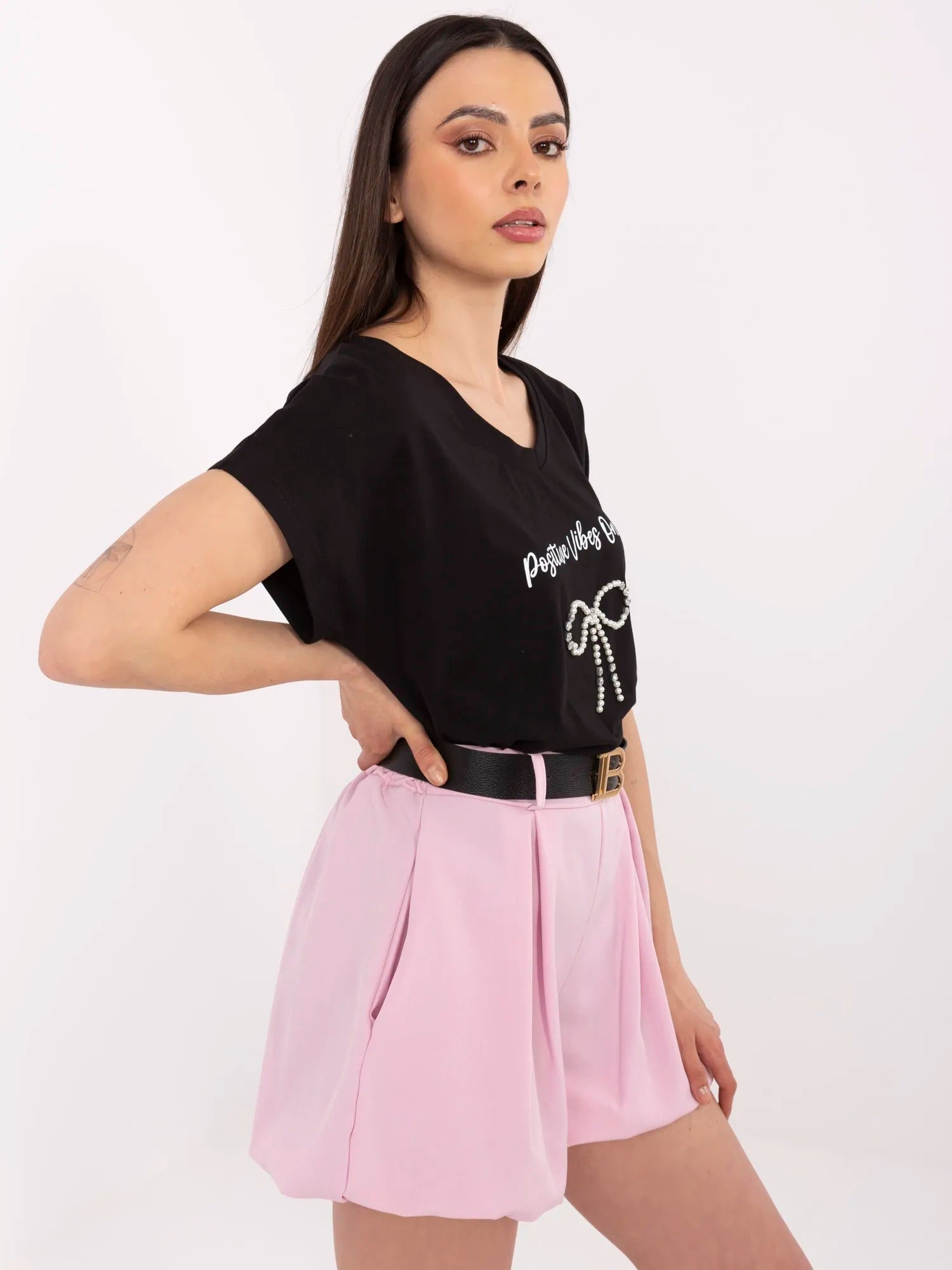 Czarny bawełniany t-shirt z dekoltem V