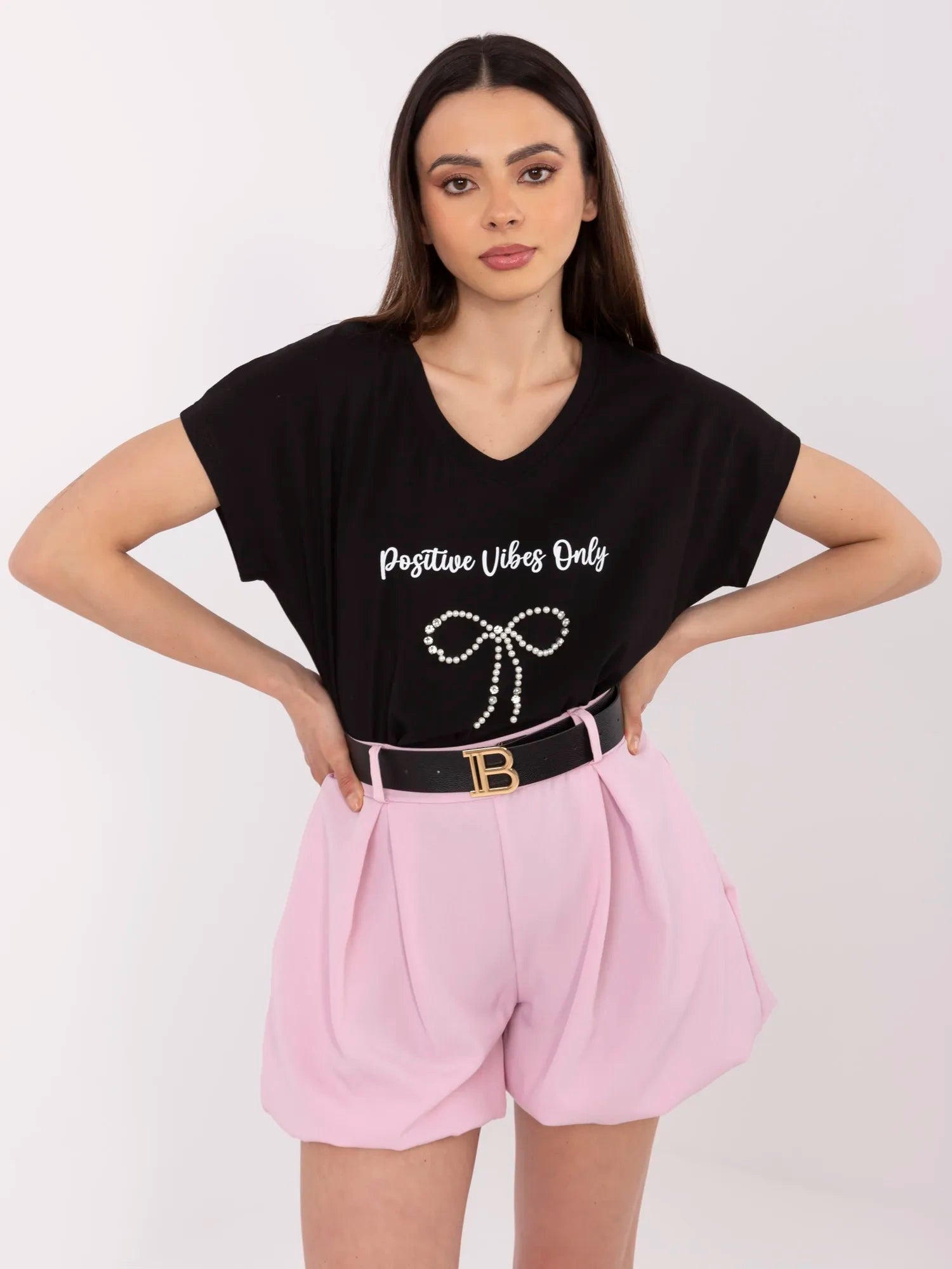 Czarny bawełniany t-shirt z dekoltem V