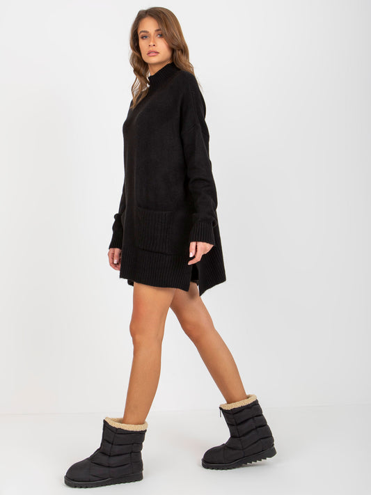 Czarny damski sweter oversize z półgolfem