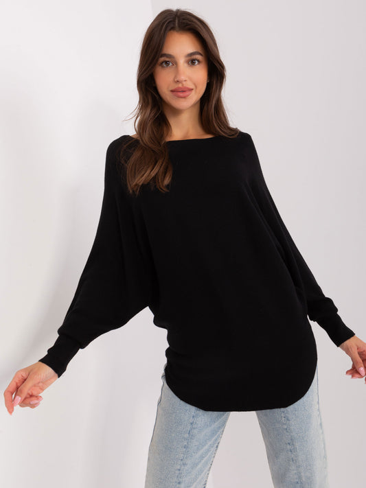 Czarny damski sweter oversize o kroju nietoperza